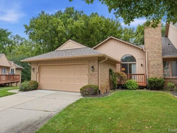 22100 River Ridge Trail, Unit 29, Farmington Hills, Mi 48335