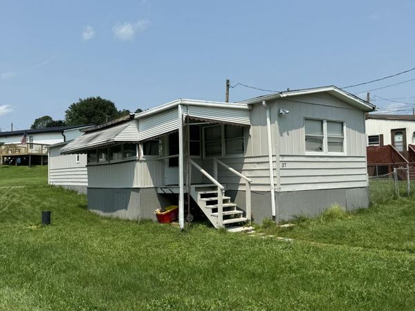 37 Cardinal Circle, Shavertown, PA 18708