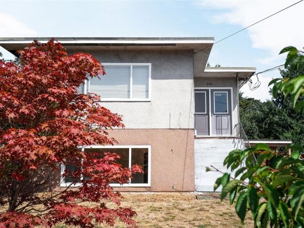 946/948 Ellery St, Esquimalt, BC V9A 4S1