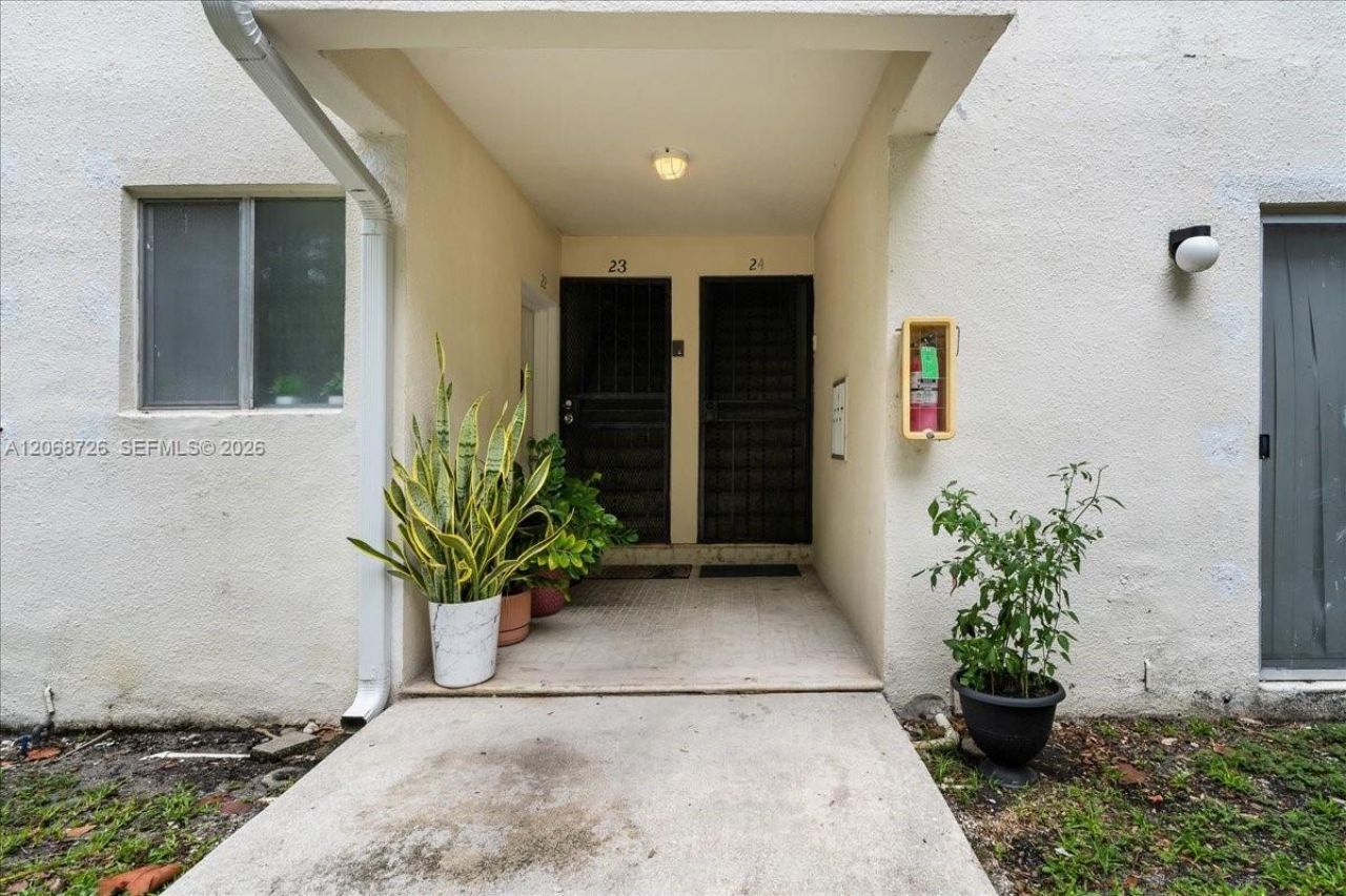 1914 SW 17th Ave , Unit 24, Miami, FL 33145 Photo