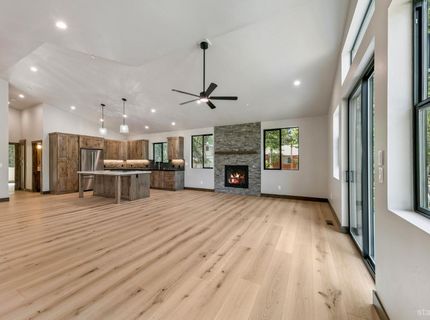 1234 E San Bernardino Avenue, South Lake Tahoe, CA 96150 Photo
