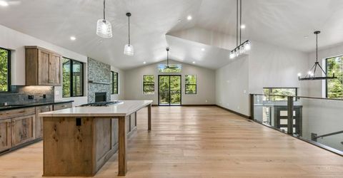 1234 E San Bernardino Avenue, South Lake Tahoe, CA 96150 Photo