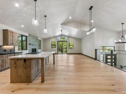 1234 E San Bernardino Avenue, South Lake Tahoe, CA 96150 Photo