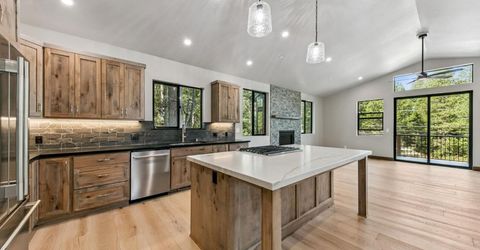 1234 E San Bernardino Avenue, South Lake Tahoe, CA 96150 Photo