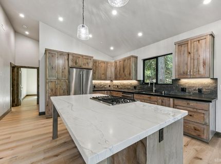 1234 E San Bernardino Avenue, South Lake Tahoe, CA 96150 Photo