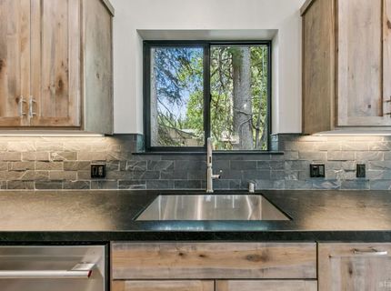 1234 E San Bernardino Avenue, South Lake Tahoe, CA 96150 Photo