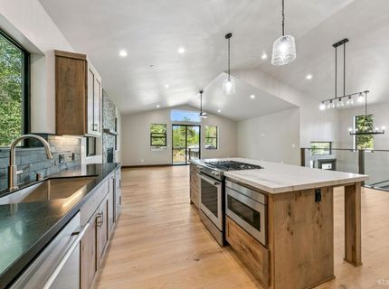 1234 E San Bernardino Avenue, South Lake Tahoe, CA 96150 Photo