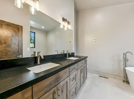 1234 E San Bernardino Avenue, South Lake Tahoe, CA 96150 Photo