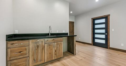 1234 E San Bernardino Avenue, South Lake Tahoe, CA 96150 Photo