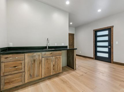 1234 E San Bernardino Avenue, South Lake Tahoe, CA 96150 Photo