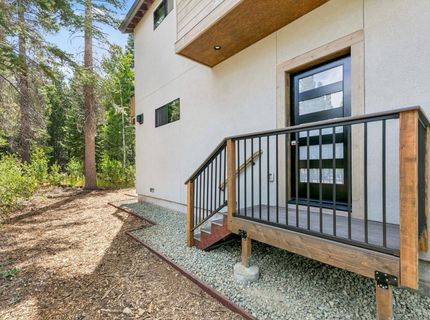 1234 E San Bernardino Avenue, South Lake Tahoe, CA 96150 Photo