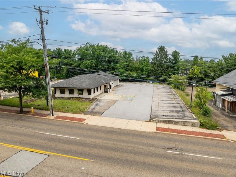 1235 E Tallmadge Avenue, Akron, OH 44310 Photo 3
