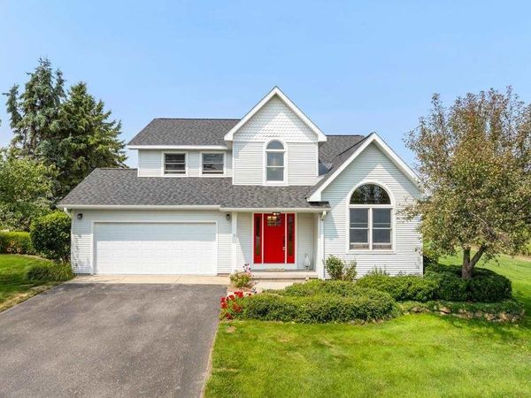860 Evergreen Ct, Petoskey, MI 49770