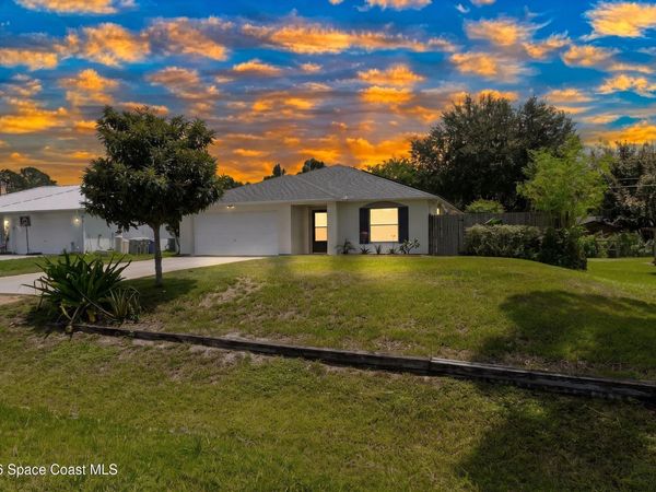 8216 100th Court, Vero Beach, FL 32967