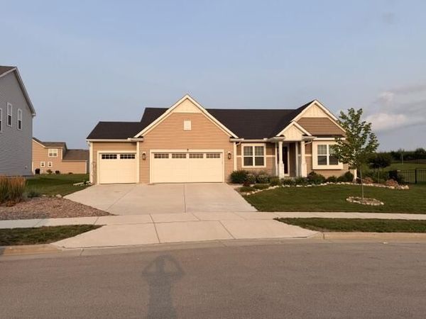 180 Emerald Cir, Saukville, WI 53080