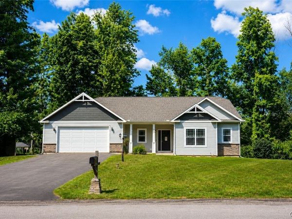 7924 Springwoods Circle, Baldwinsville, NY 13027