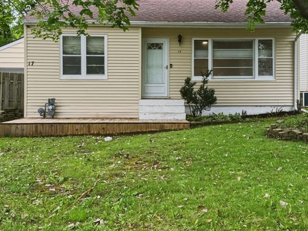 17 Indian Trail , Lake In The Hills, IL 60156
