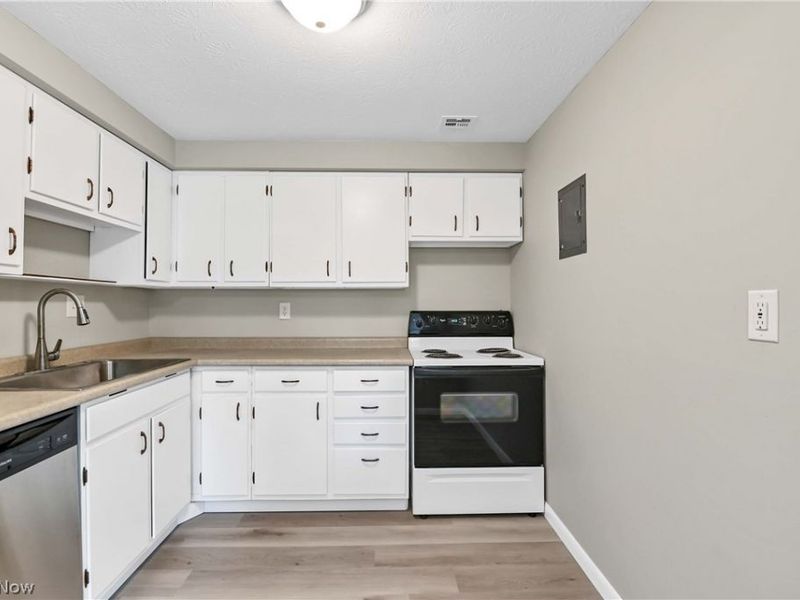 10301 Lake Avenue, Unit 427, Cleveland, OH 44102 Photo 15