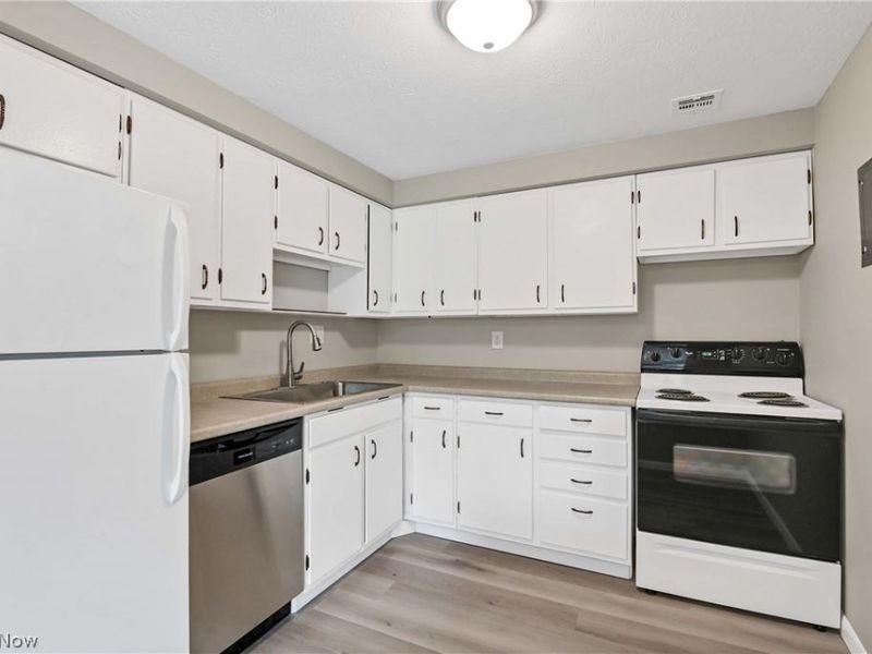10301 Lake Avenue, Unit 427, Cleveland, OH 44102 Photo 16