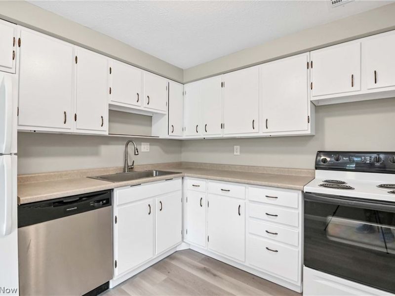 10301 Lake Avenue, Unit 427, Cleveland, OH 44102 Photo 17