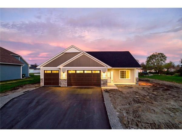 930 E 10th Street, Litchfield, MN 55355
