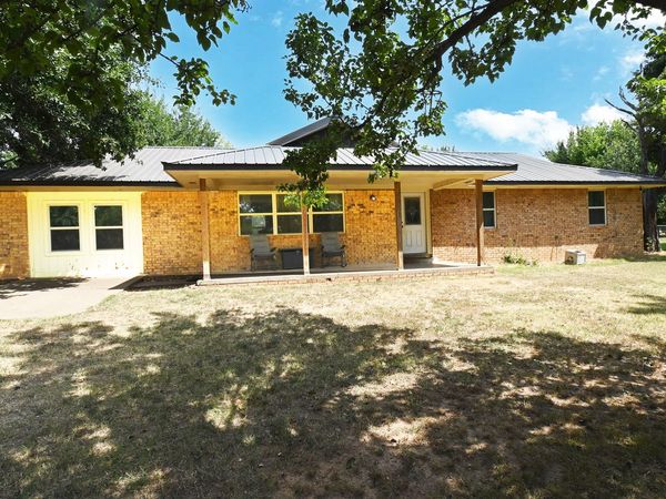 704 N Farm Road , Sallisaw, OK 74955
