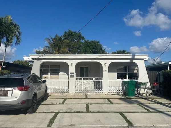 371 NW 59th Court , Miami, FL 33126