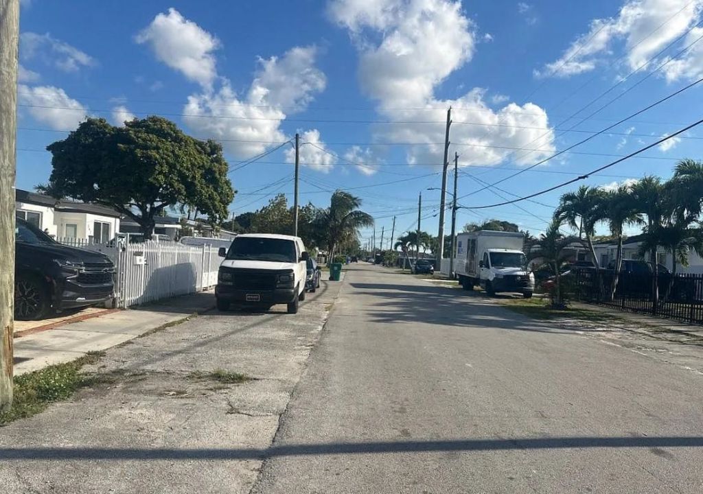 371 NW 59th Court , Miami, FL 33126 Photo