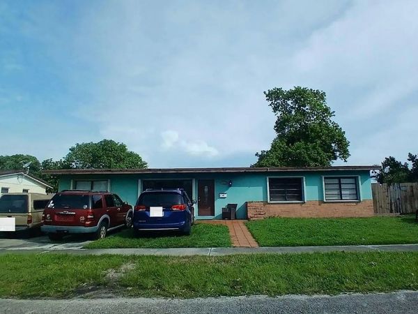 8811 SW 21st Street , Miami, FL 33165