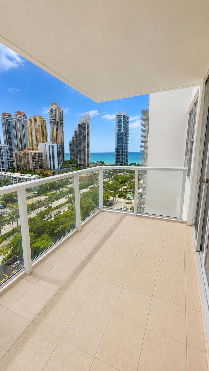 230 174th Street, Unit 1805, Sunny Isles Beach, FL 33160 Photo