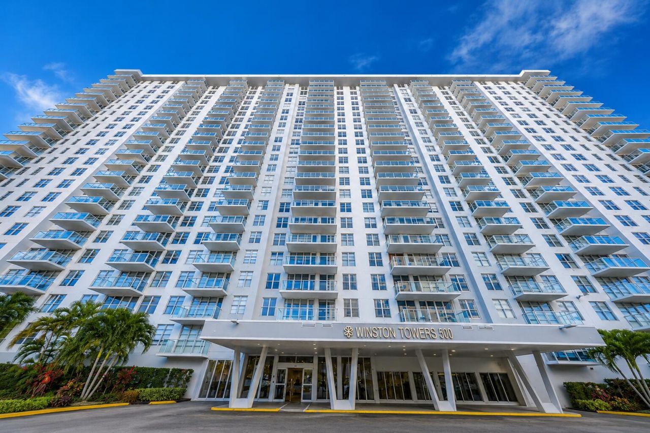 230 174th Street, Unit 1805, Sunny Isles Beach, FL 33160 Photo