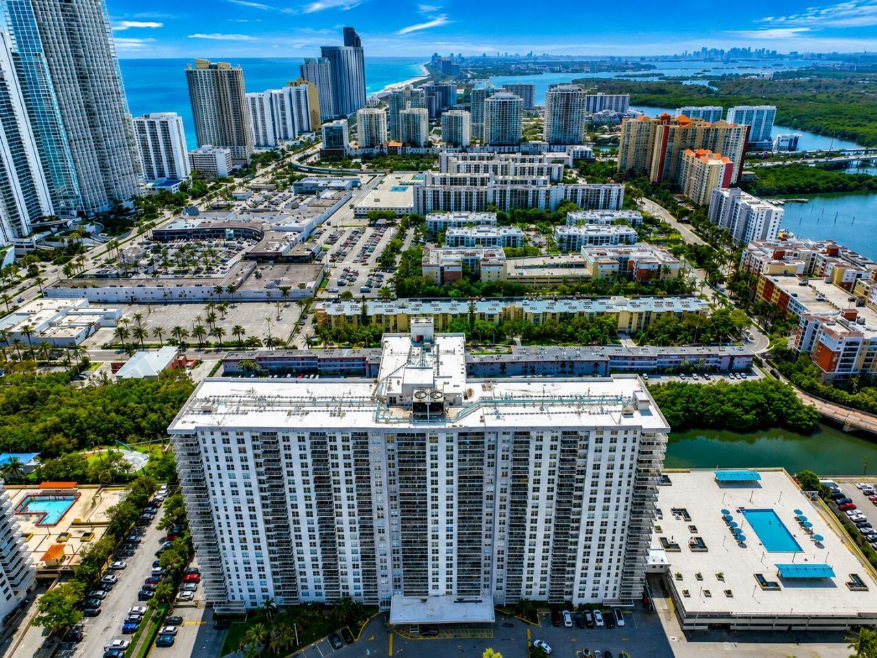 230 174th Street, Unit 1805, Sunny Isles Beach, FL 33160 Photo