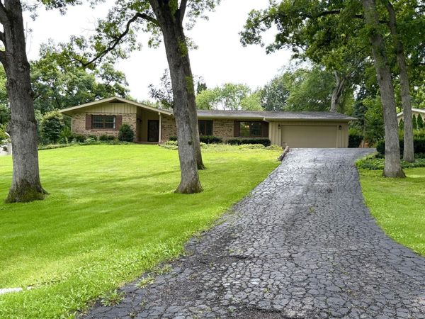 3915 N Tamarack Trail, Crystal Lake, IL 60012