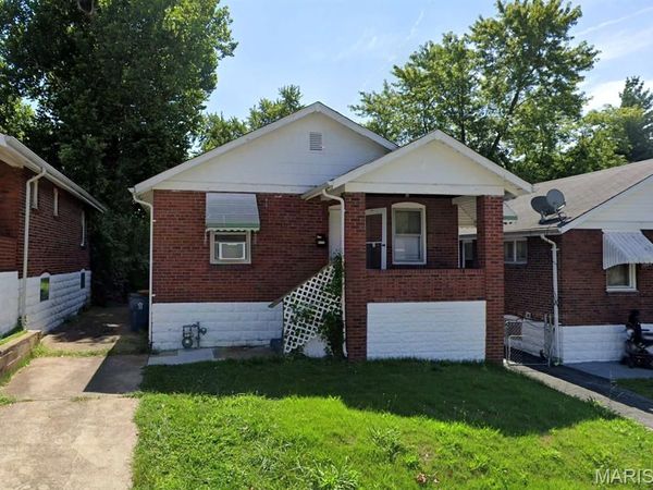 8328 Strathmore Place, St Louis, MO 63136