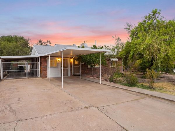 935 Manzano Street NE, Albuquerque, NM 87110