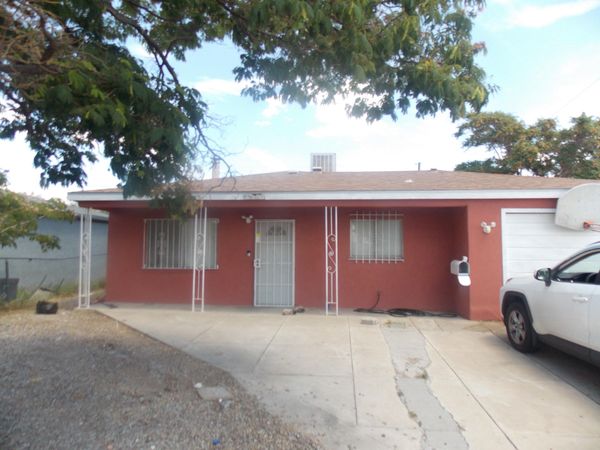 116 Conchas Street NE, Albuquerque, NM 87123