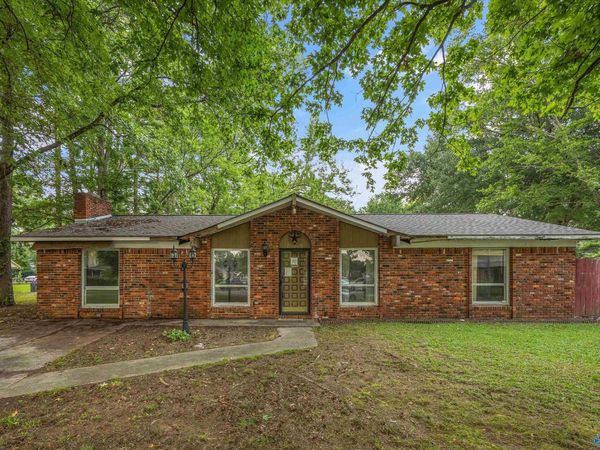 710 Westwood Circle SW, Decatur, AL 35601