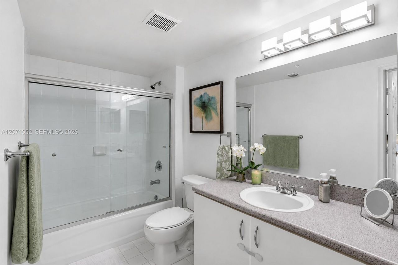 816 NW 11th St, Unit 607, Miami, FL 33136 Photo