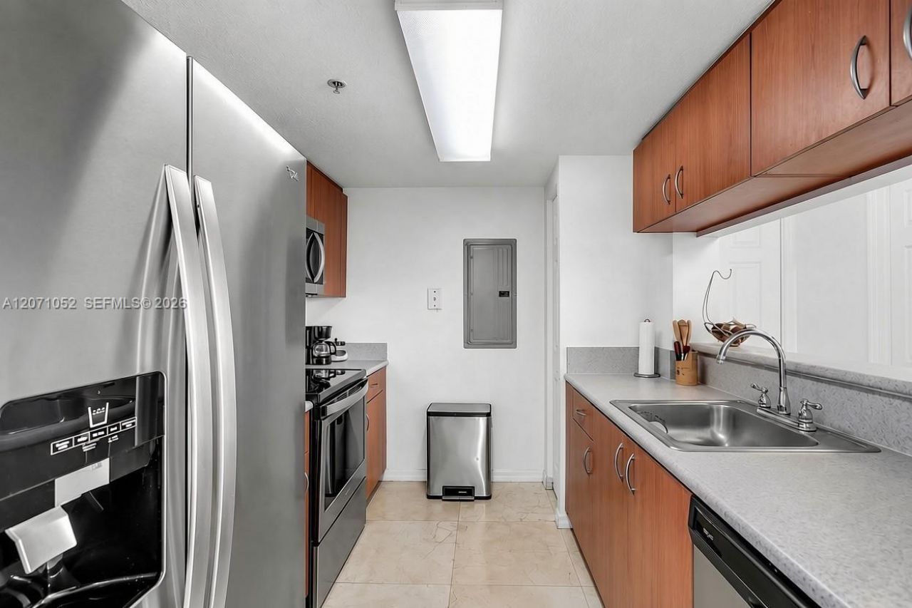 816 NW 11th St, Unit 607, Miami, FL 33136 Photo