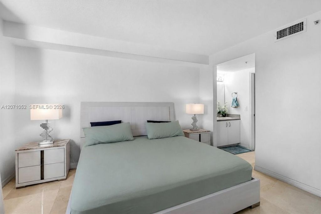 816 NW 11th St, Unit 607, Miami, FL 33136 Photo