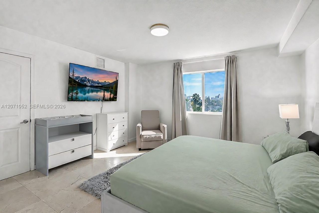 816 NW 11th St, Unit 607, Miami, FL 33136 Photo