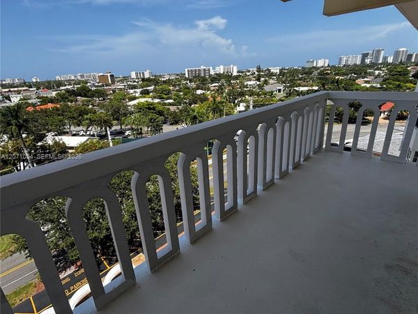 2500 NE 48th Ln , Unit 806, Fort Lauderdale, FL 33308
