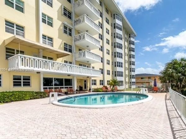 2500 NE 48th Ln , Unit 806, Fort Lauderdale, FL 33308