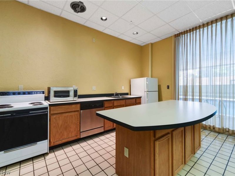 10301 Lake Avenue, Unit 807, Cleveland, OH 44102 Photo 41