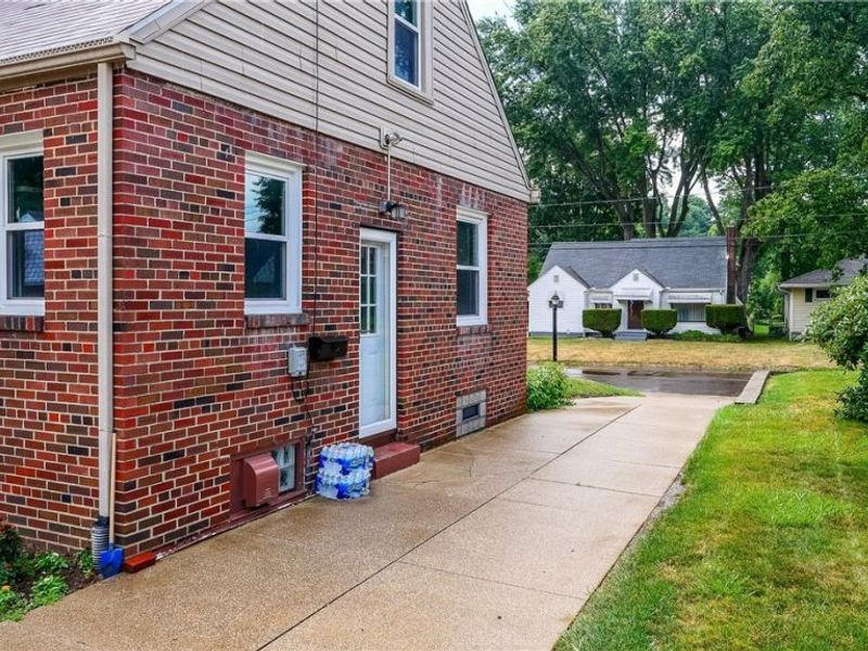 61 Hawk Avenue, Akron, OH 44312 Photo 29