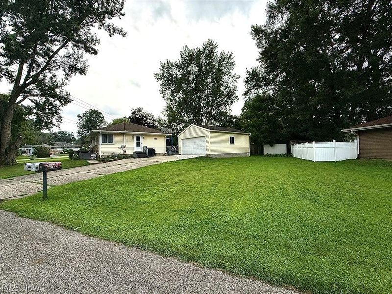 4385 Stoneybrook Drive SE, Warren, OH 44484 Photo 2