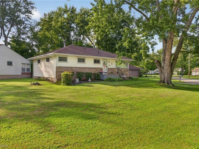 4385 Stoneybrook Drive SE, Warren, OH 44484 Photo 3