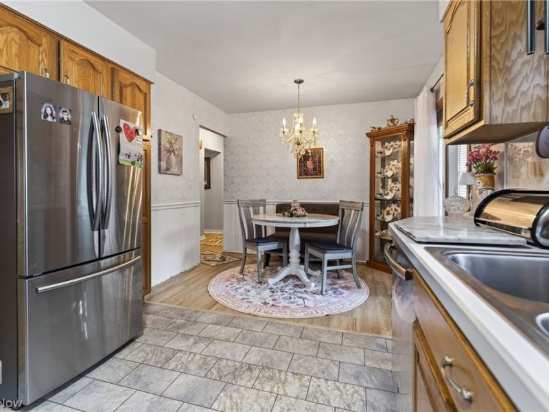 4385 Stoneybrook Drive SE, Warren, OH 44484 Photo 4