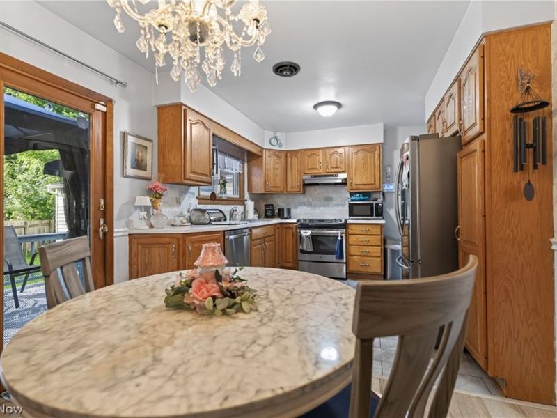 4385 Stoneybrook Drive SE, Warren, OH 44484 Photo 5