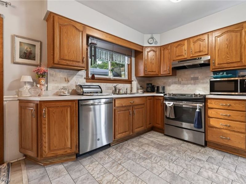 4385 Stoneybrook Drive SE, Warren, OH 44484 Photo 6
